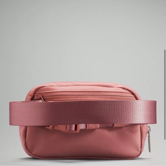 Lululemon Everywhere Belt Bag 1L Pink Pastel (NWT) SOLD OUT Color - Picture 2 of 6